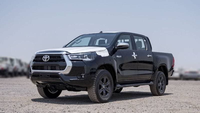 2025 Toyota Hilux SGLX thumbnail 2
