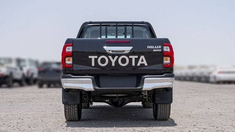 2025 Toyota Hilux SGLX thumbnail 4