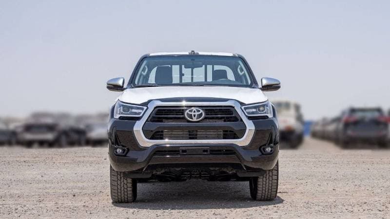 2025 Toyota Hilux SGLX thumbnail 5