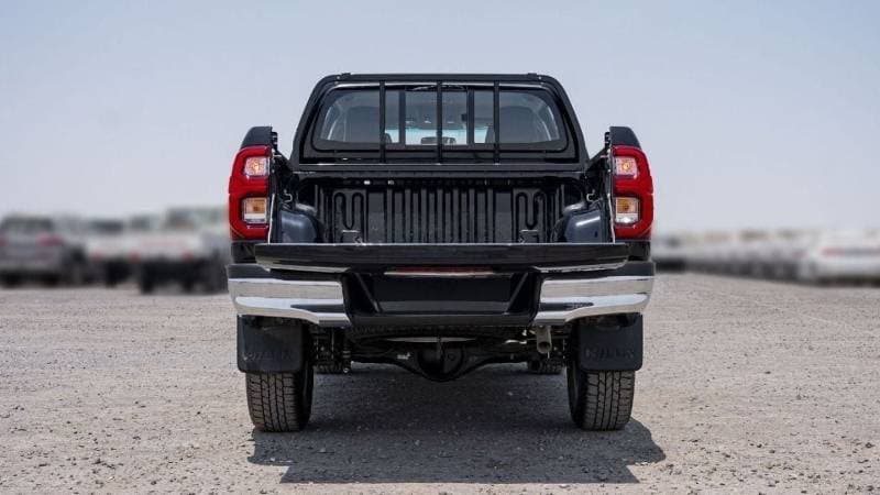 2025 Toyota Hilux SGLX thumbnail 6