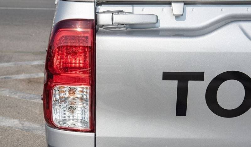2025 Toyota Hilux SGLX thumbnail 8