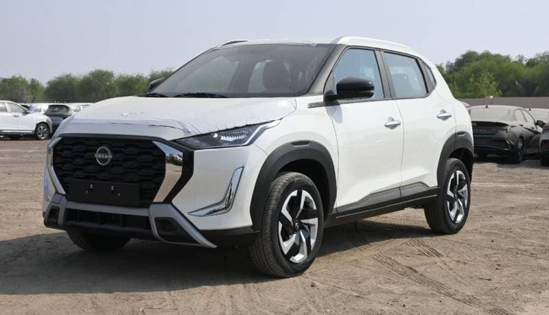 2025 Nissan Magnite SV thumbnail 2