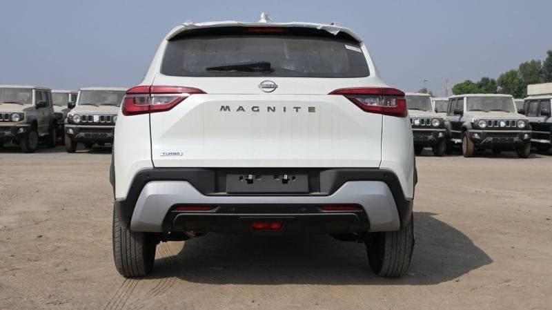 2025 Nissan Magnite SV thumbnail 3