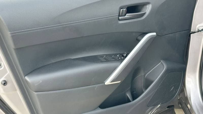 2025 Toyota Corolla Cross thumbnail 8