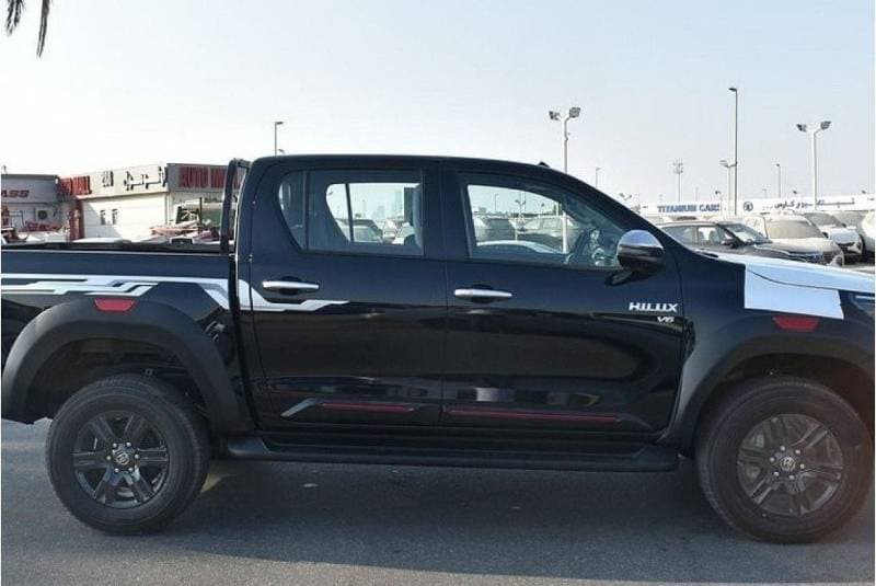 2025 Toyota Hilux SGLX thumbnail 4