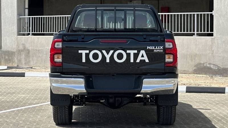 2025 Toyota Hilux SGLX thumbnail 5
