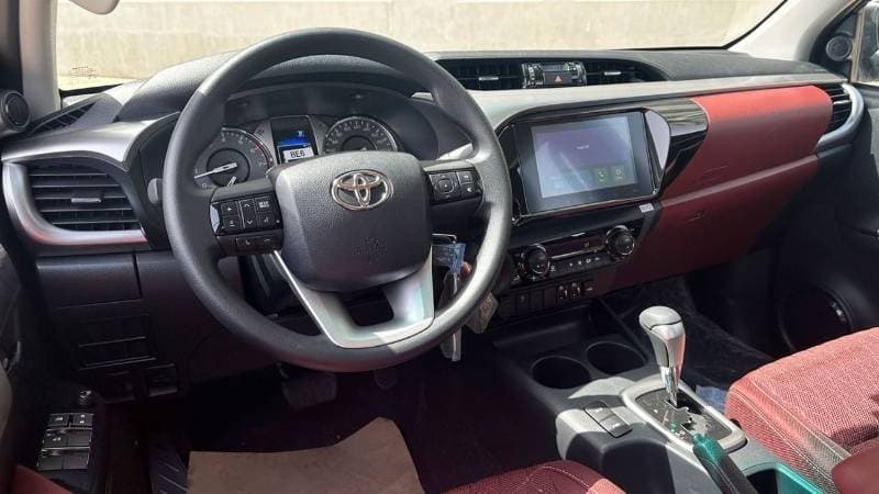 2025 Toyota Hilux SGLX thumbnail 7
