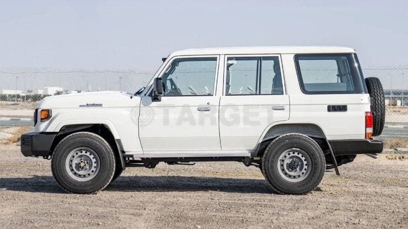 2025 Toyota Land Cruiser 70 LC76 LX thumbnail 4
