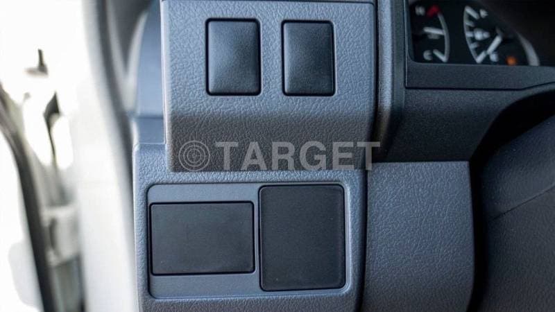 2025 Toyota Land Cruiser 70 LC76 LX thumbnail 8