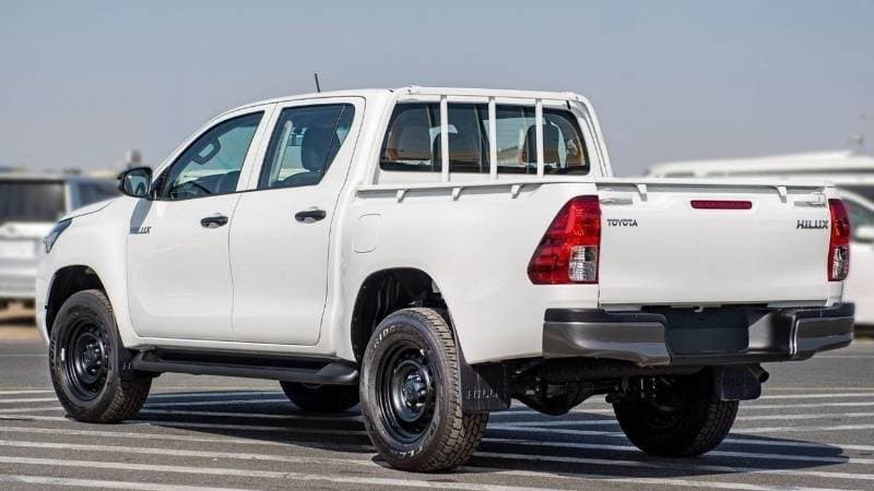2025 Toyota Hilux GL thumbnail 4