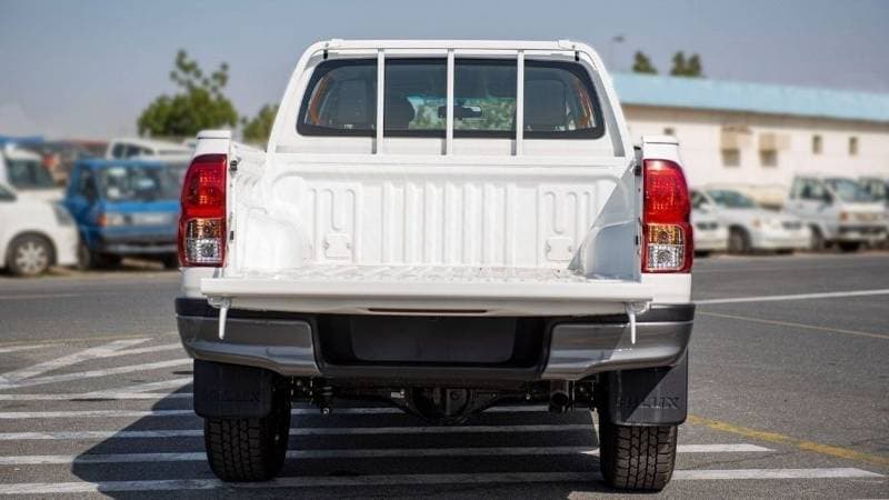 2025 Toyota Hilux GL thumbnail 5