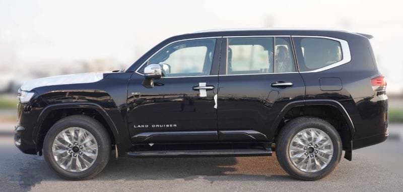 2025 Toyota Land Cruiser VXR thumbnail 3