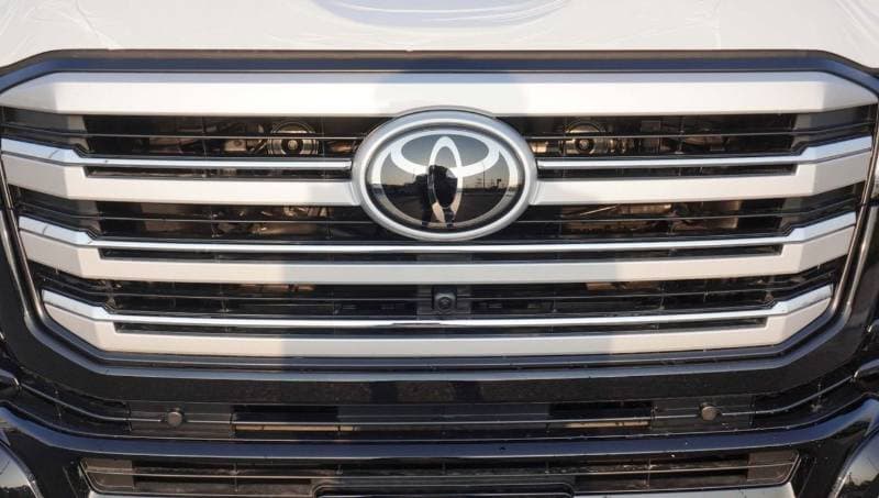 2025 Toyota Land Cruiser VXR thumbnail 4