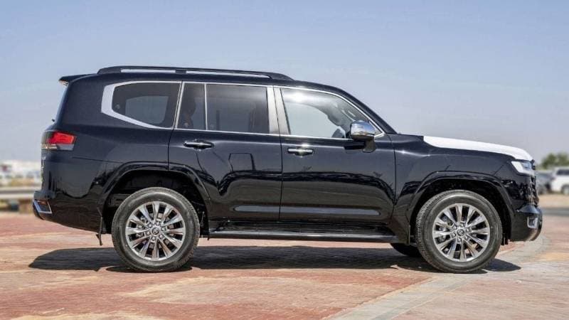 2025 Toyota Land Cruiser VXR thumbnail 3