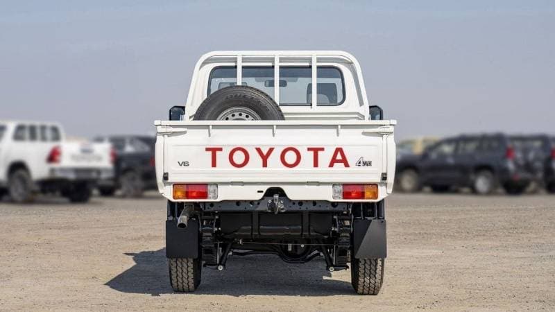 2025 Toyota Land Cruiser Pick Up thumbnail 3