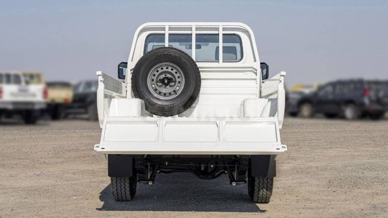 2025 Toyota Land Cruiser Pick Up thumbnail 5