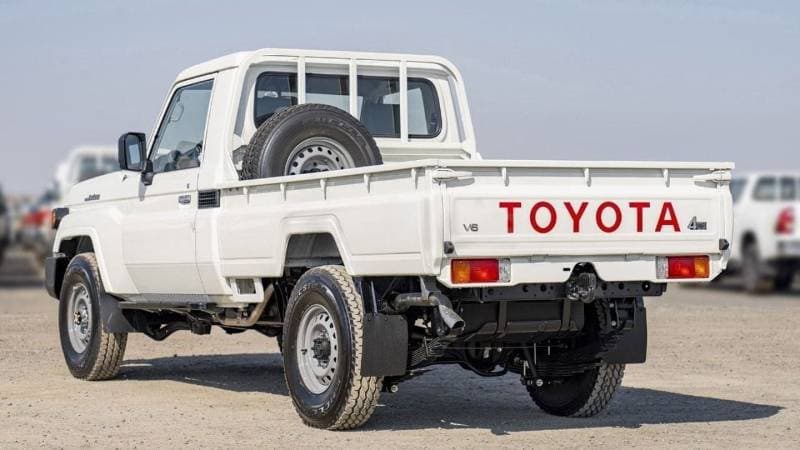 2025 Toyota Land Cruiser Pick Up thumbnail 6