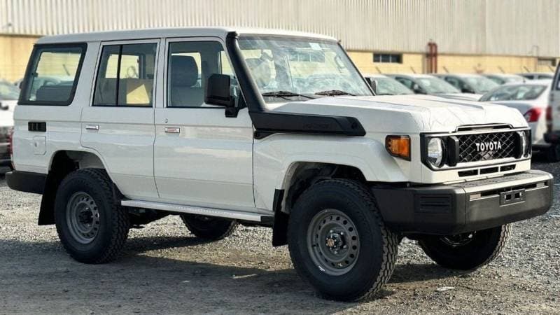 2025 Toyota Land Cruiser 70 LC76 LX thumbnail 2