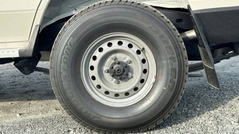 2025 Toyota Land Cruiser 70 LC76 LX thumbnail 8