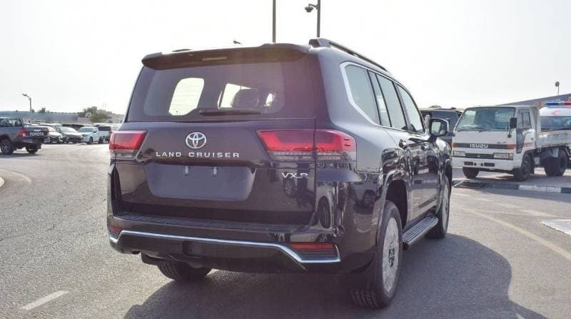 2025 Toyota Land Cruiser VXR thumbnail 6