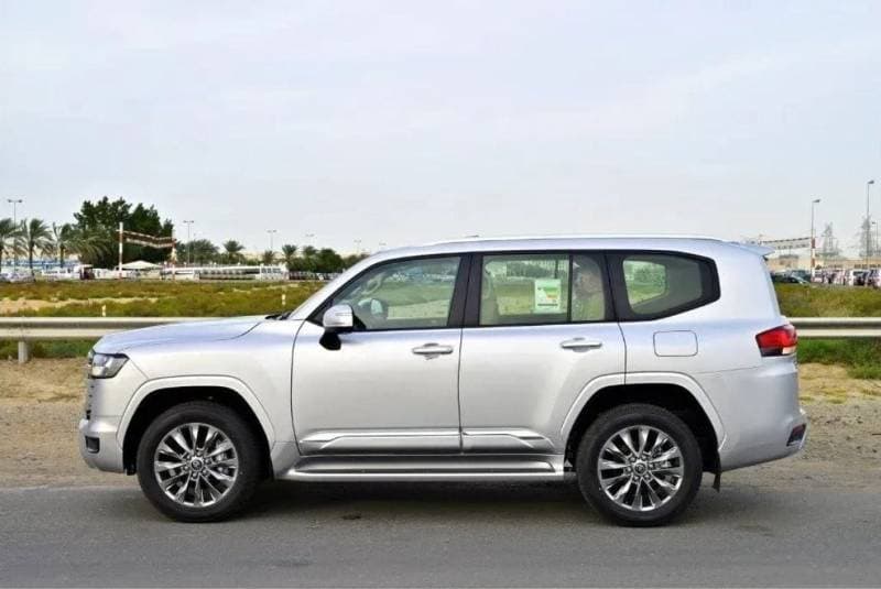 2024 Toyota Land Cruiser GXR thumbnail 3