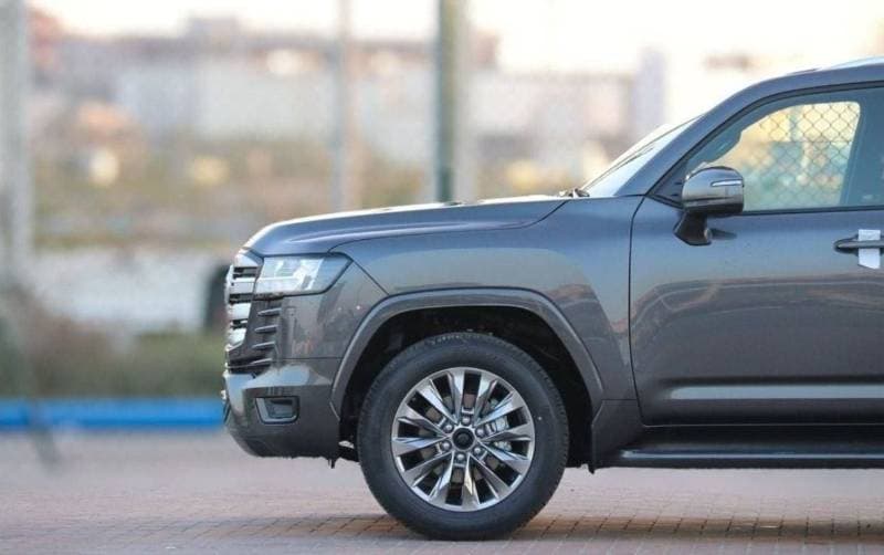 2025 Toyota Land Cruiser GXR thumbnail 3