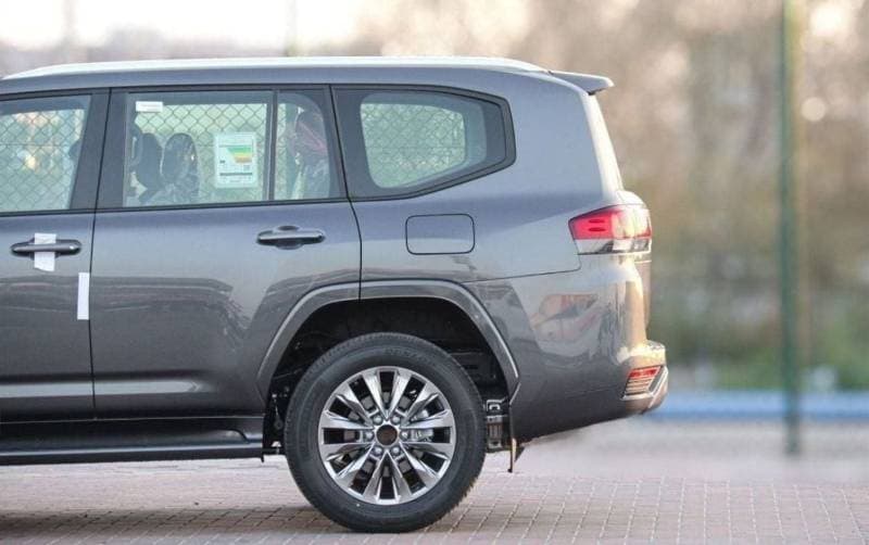 2025 Toyota Land Cruiser GXR thumbnail 4