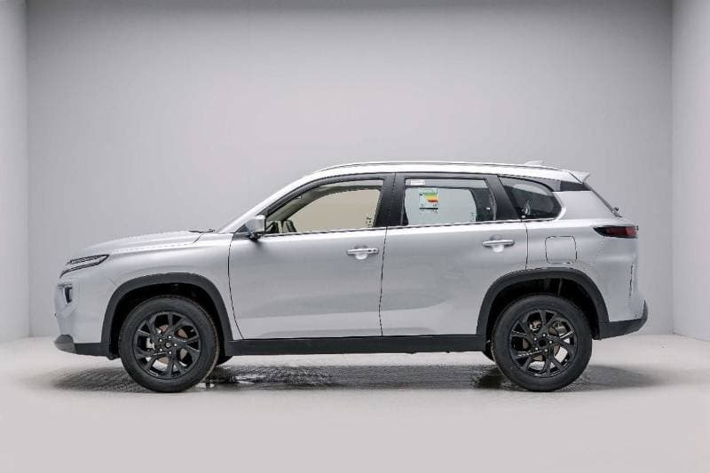 2025 Toyota Urban Cruiser GLX thumbnail 3