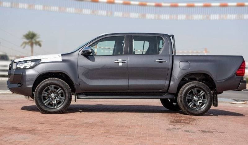 2025 Toyota Hilux SGLX thumbnail 4