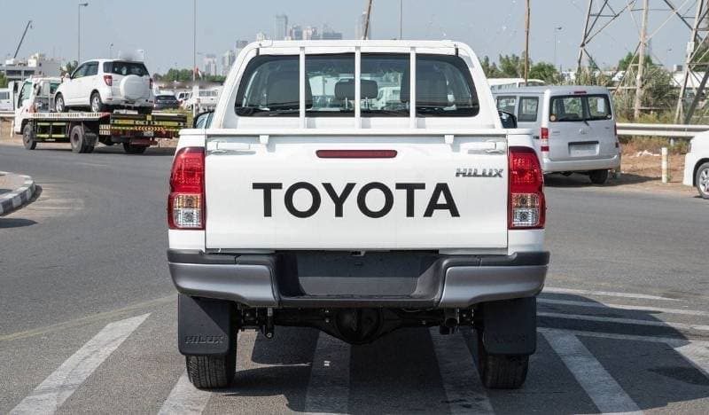 2026 Toyota Hilux DLX thumbnail 6
