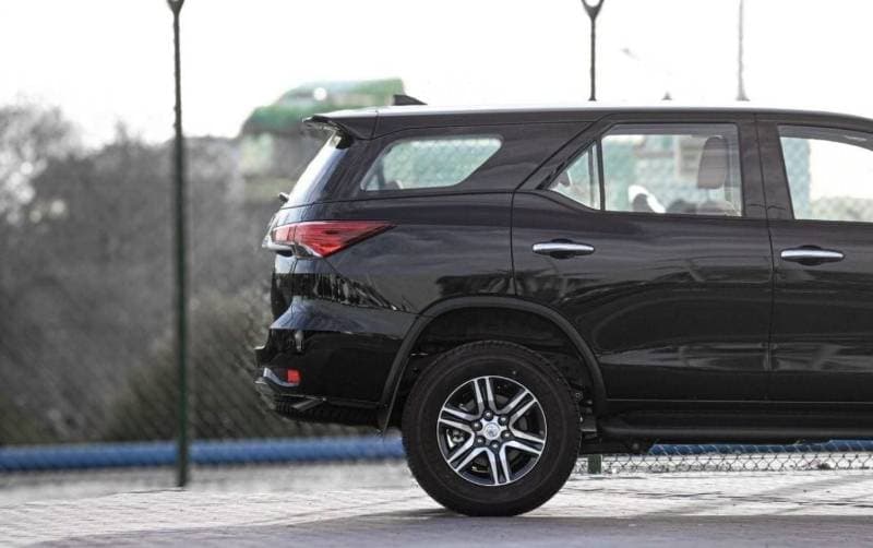 2025 Toyota Fortuner EXR thumbnail 5