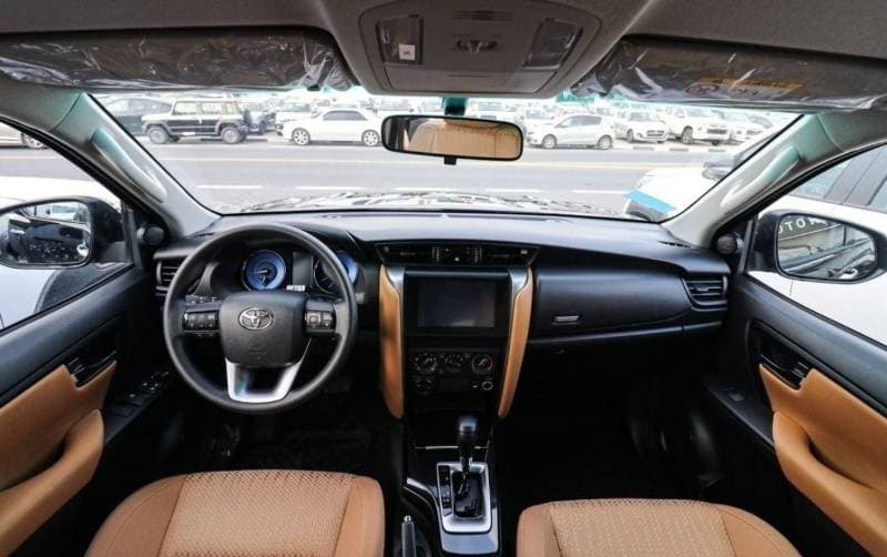 2025 Toyota Fortuner EXR thumbnail 8