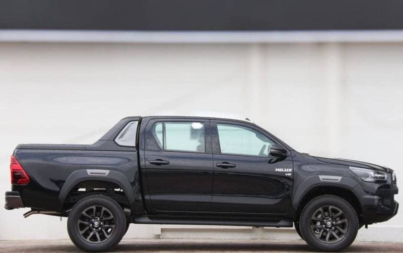 2025 Toyota Hilux ADVENTURE thumbnail 2