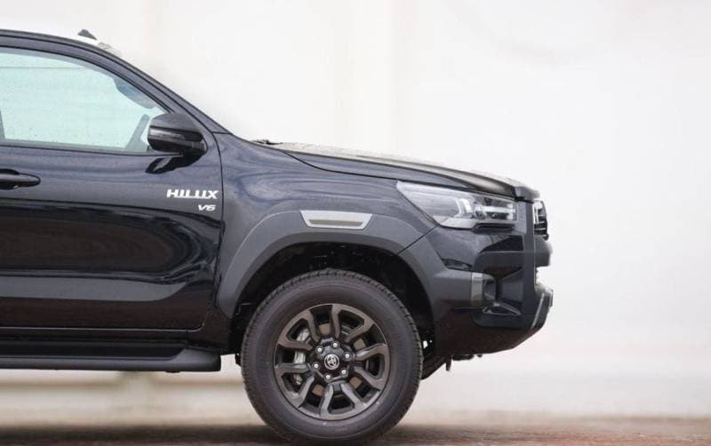 2025 Toyota Hilux ADVENTURE thumbnail 3