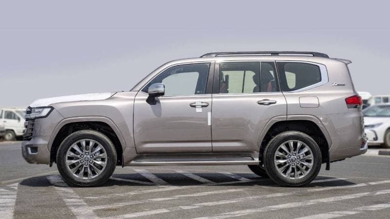 2025 Toyota Land Cruiser VXR thumbnail 4