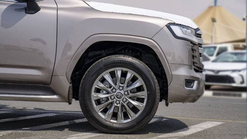 2025 Toyota Land Cruiser VXR thumbnail 8