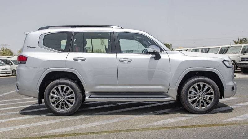 2025 Toyota Land Cruiser VXR thumbnail 3
