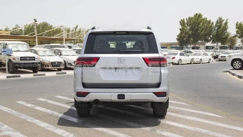 2025 Toyota Land Cruiser VXR thumbnail 6