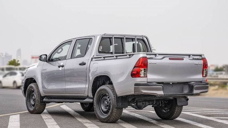 2025 Toyota Hilux GL thumbnail 6