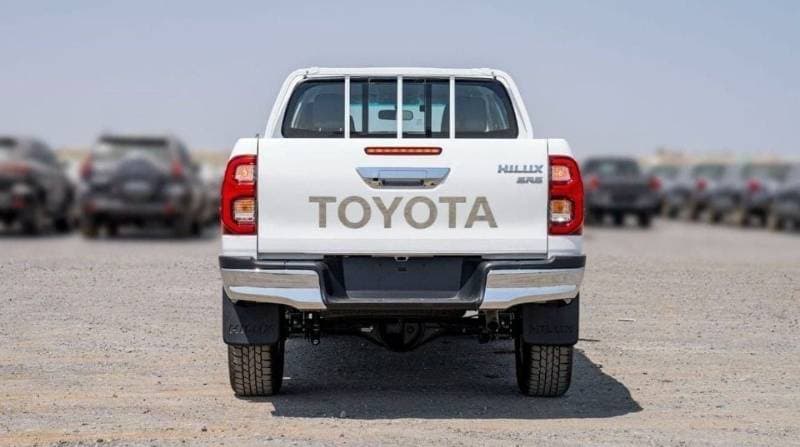2025 Toyota Hilux SGLX thumbnail 8