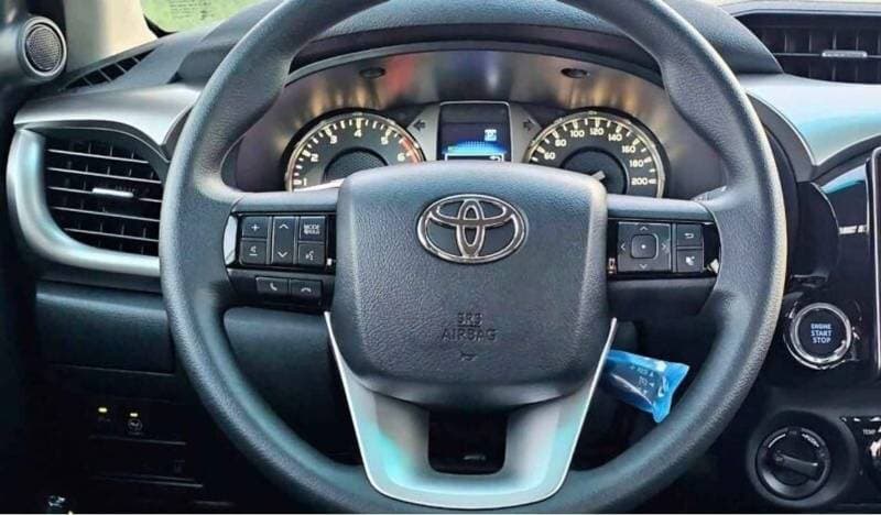 2026 Toyota Hilux GLX thumbnail 7