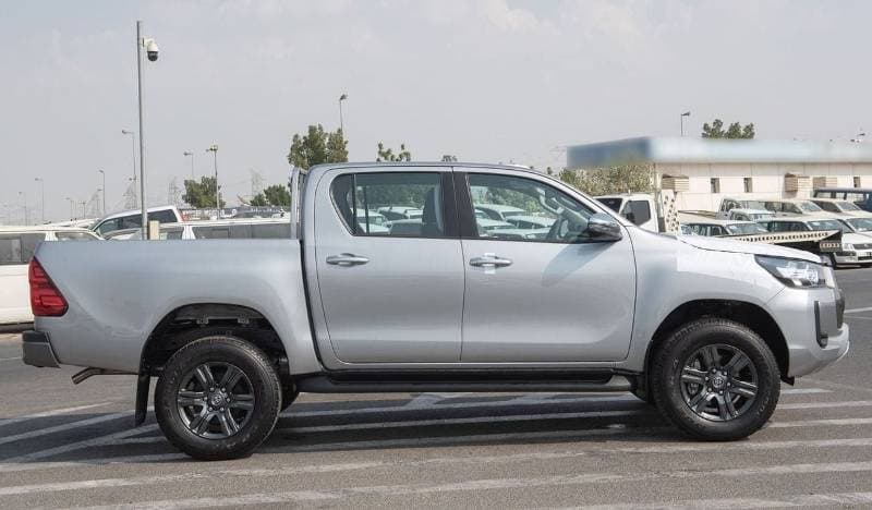 2025 Toyota Hilux SGLX thumbnail 4