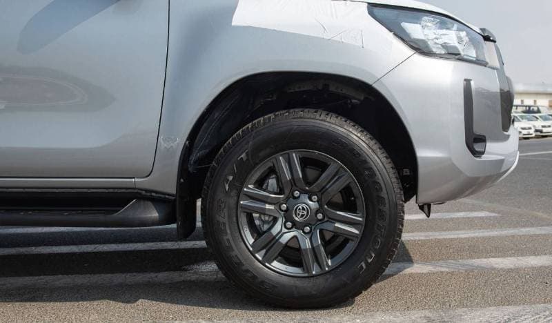 2025 Toyota Hilux SGLX thumbnail 7