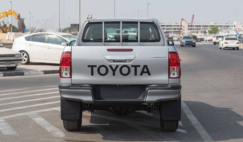 2025 Toyota Hilux SGLX thumbnail 8