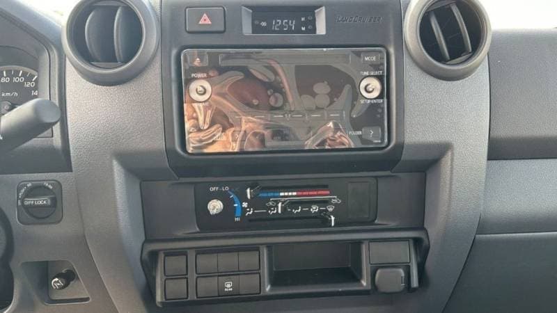 2025 Toyota Land Cruiser 70 LC76 LX thumbnail 8