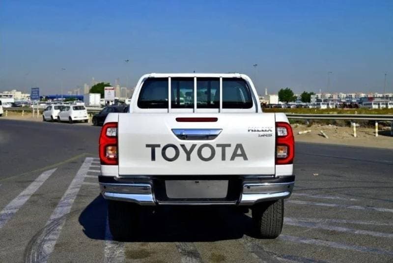2025 Toyota Hilux TRD 4.0L PETROL thumbnail 3