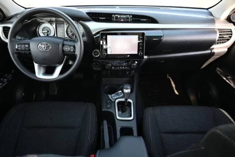 2025 Toyota Hilux TRD 4.0L PETROL thumbnail 7