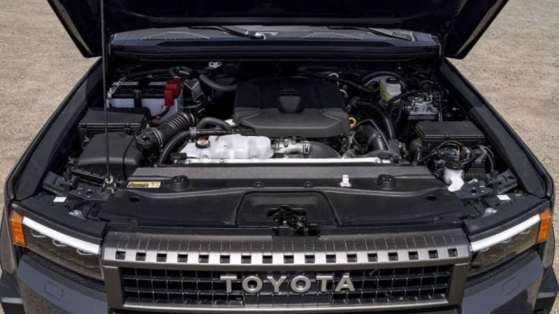 2025 Toyota Prado VXR thumbnail 8