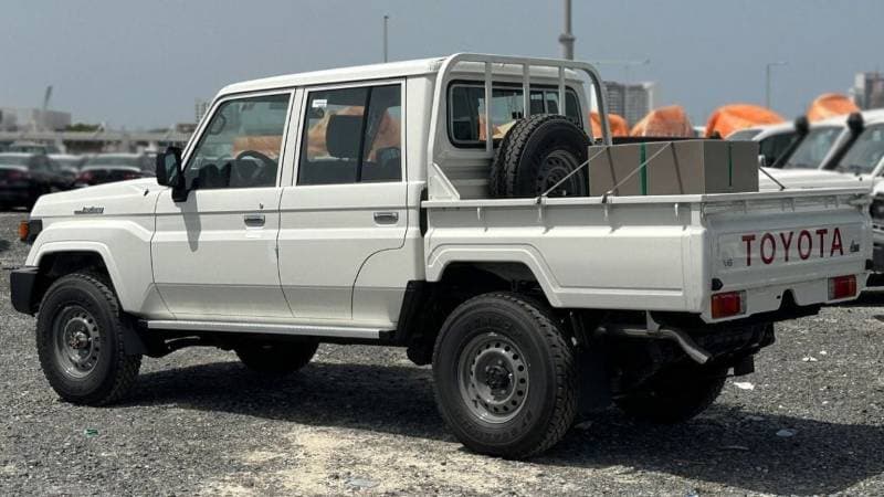 2025 Toyota Land Cruiser Pick Up thumbnail 5