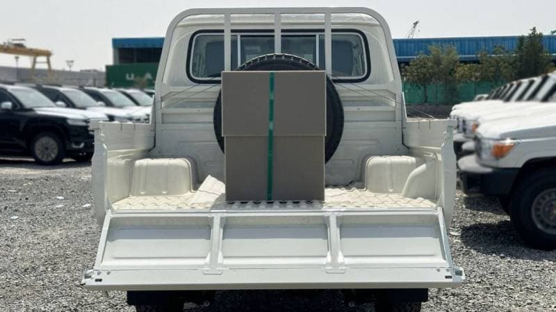 2025 Toyota Land Cruiser Pick Up thumbnail 7